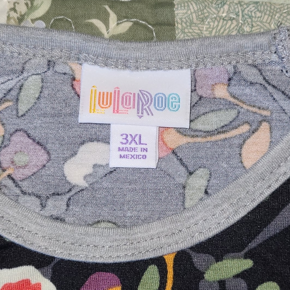 LulaRoe top - Picture 3 of 3